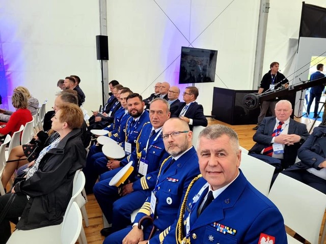 Na zaproszenie ministra Marka Gróbarczyka w otwarciu w sobotę (17.09) kanały przez Mierzeję Wiślaną uczestniczyli też przedstawiciele kujawsko-pomorskiego Wodnego Ochotniczego Pogotowia Ratunkowego.