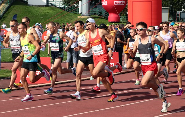 Mistrzostwa Polski w Półmaratonie w Grudziądzu.  Na starcie stanęło około 450 biegaczy