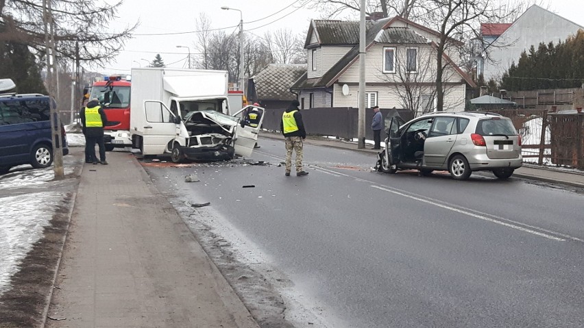 Sokółka: Wypadek na DK 19 przed przejazdem kolejowym. Zderzyły się dwa samochody [ZDJĘCIA]