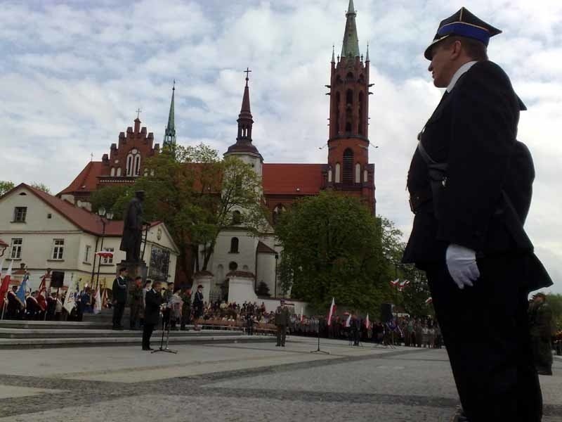 Święto Konstytucji 3 maja w cieniu tragedii pod Smoleńskiem (zdjęcia, wideo)
