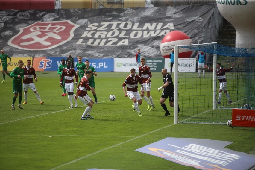 Górnik Zabrze przegrał z Wartą Poznań 1:2, choć zagrał w...