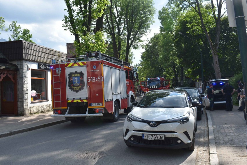 Straż pożarna zdecydowała się ewakuować jeden z budynków w...