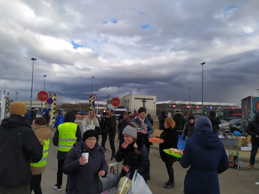 Lubelskie. Setki uchodźców na granicy w Zosinie. Będzie ich jeszcze więcej. Zobacz zdjęcia