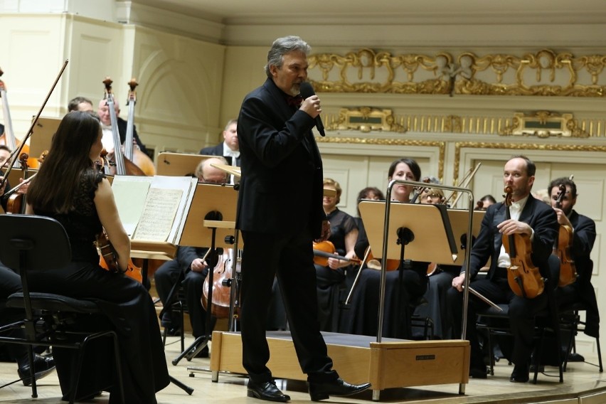 Krzysztof Szaniecki nie tylko prowadził koncert, ale także...