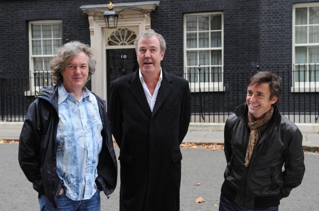 James May, Jeremy Clarkson, Richard Hammond i - uważany za czwartego członka drużyny "Top Gear" - Andy Wilman spotkali się na naradzie w restauracji Assagi