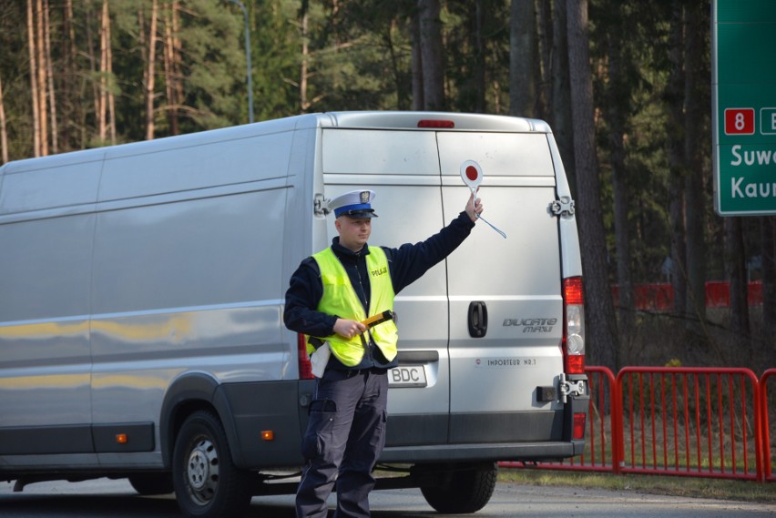 Suwalscy policjanci przeprowadzili wczoraj na suwalskich...