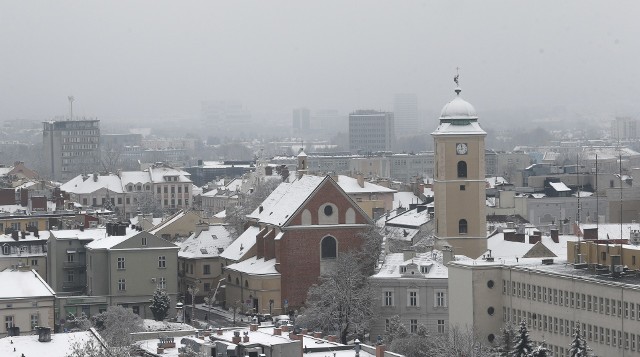 Biały Rzeszów widziany z jednego z wieżwców w centrum miasta.