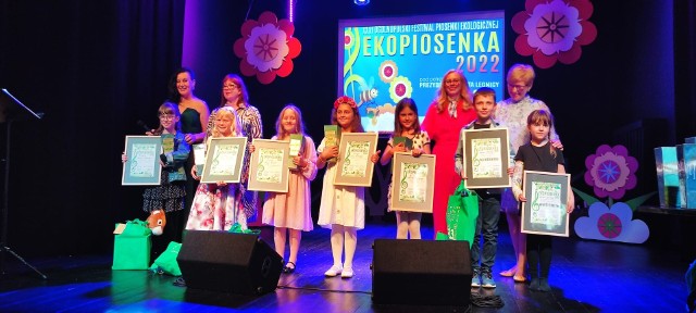 Laureaci konkursów ogólnopolskich i międzynarodowych, reprezentujący Studio Piosenki Rezonans przy Domu Harcerza w Zielonej Górze