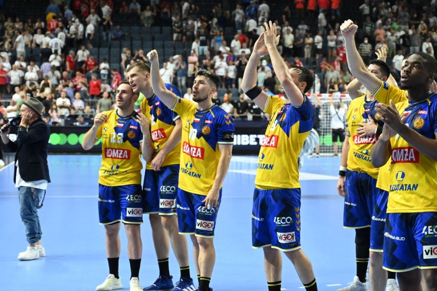 Final Four Ligi Mistrzów. Drużyna Łomży Vive Kielce i kibice świętują w Kolonii awans do wielkiego finału. Zobacz zdjęcia