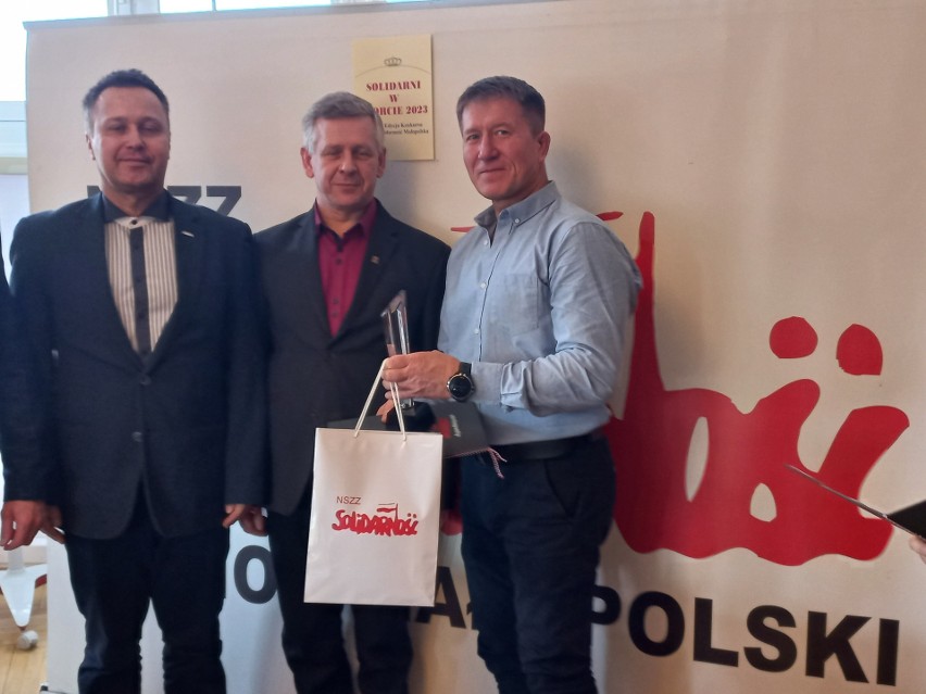 Krzysztof Wojdan (pierwszy z prawej) został uhonorowany...