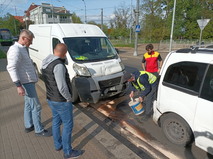 Zderzenie aut i autobusu na Potulickiej w Szczecinie. Spore utrudnienia w ruchu