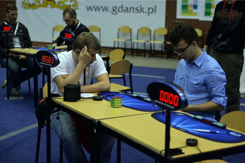 Mistrzostwa Polski w Speedcubingu. Najlepsi układają kostkę Rubika w kilka sekund! [ZDJĘCIA]