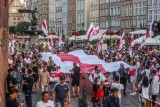 Gdańsk. Marsz Godności Białorusinów. Przeszli ulicami miasta, aby zaprotestować przeciwko reżimowi Łukaszenki. ZDJĘCIA
