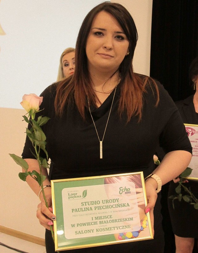 Paulina Piechocińska właścicielka Studia Urody w Białobrzegach odebrała Laur Piękna w kategorii kosmetyka.