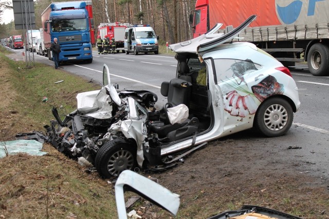 Wypadek Zawada Pilicka. W środę przed godziną 15 na DK 78 w miejscowości Zawada Pilicka (gmina Irządze) doszło do wypadku samochodu osobowego i ciężarówki.