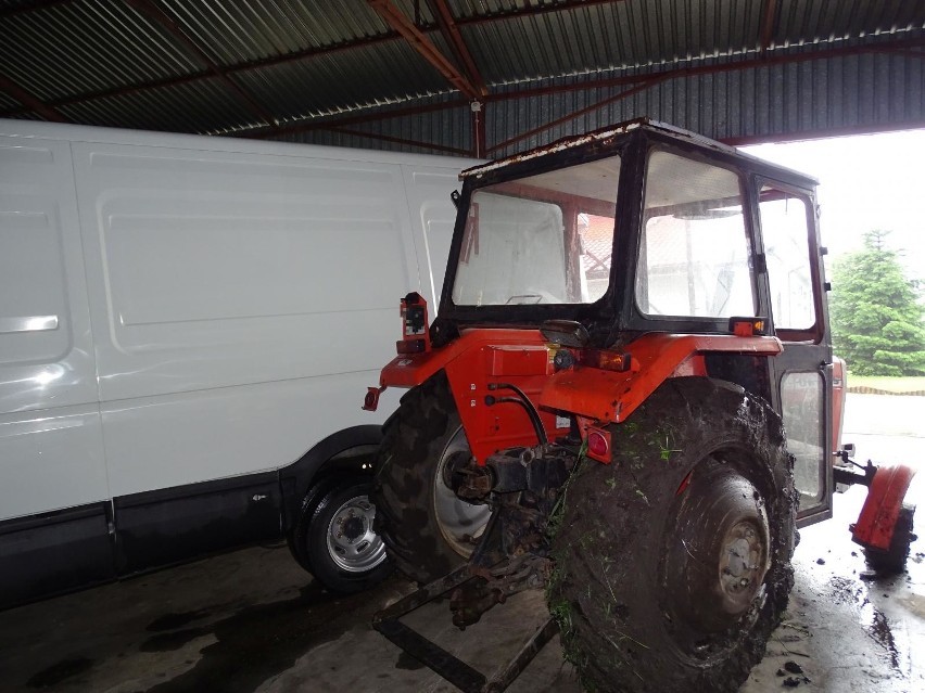 Traktor skradziony pod Buskiem odnaleziony w rowie