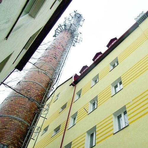 Komin przy budynku przy ul. Morcinka w Słupsku.