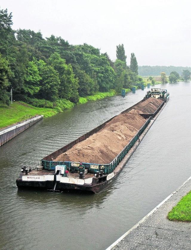 Czesi zrozumieli, że transport śródlądowy może przynieść pieniądze. Kiedy zrozumieją to polscy urzędnicy i  politycy?