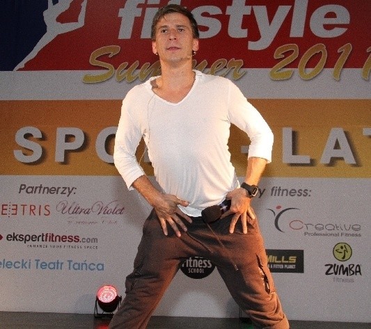 Gwiazdą Maratonu FitDance był Tomasz Barański, który z energią i humorem prowadził zajęcia w stylu dance.