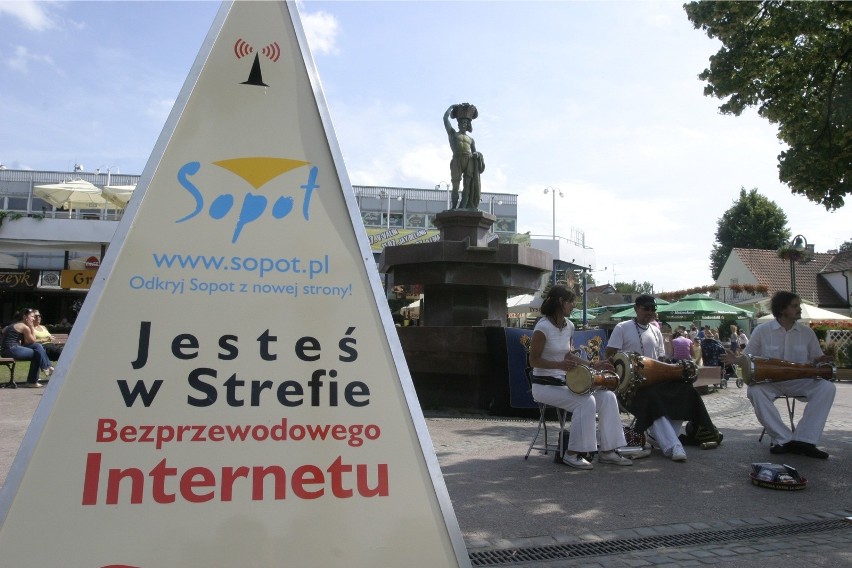 1. Korzystaj z bezpiecznego Wi-Fi...