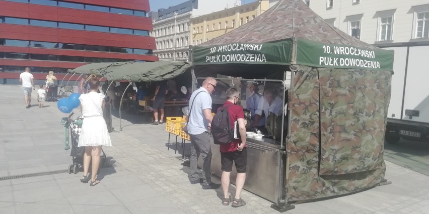 Wojskowy piknik w centrum Wrocławia. Żołnierze świętują