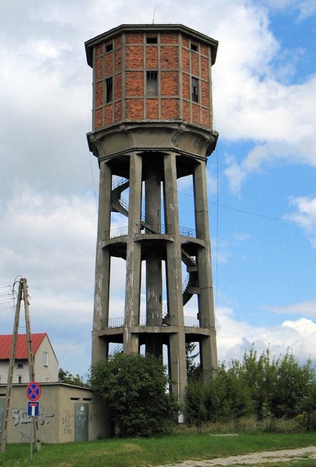 Wieża ciśnień w Łomży stoi i niszczeje