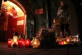 Morderstwo na Piotrkowskiej - w miejscu zbrodni płoną znicze