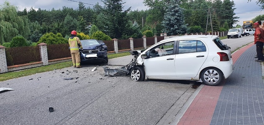 Czołowe zderzenie w Tarnawie. Droga była całkowicie zablokowana [ZDJĘCIA]