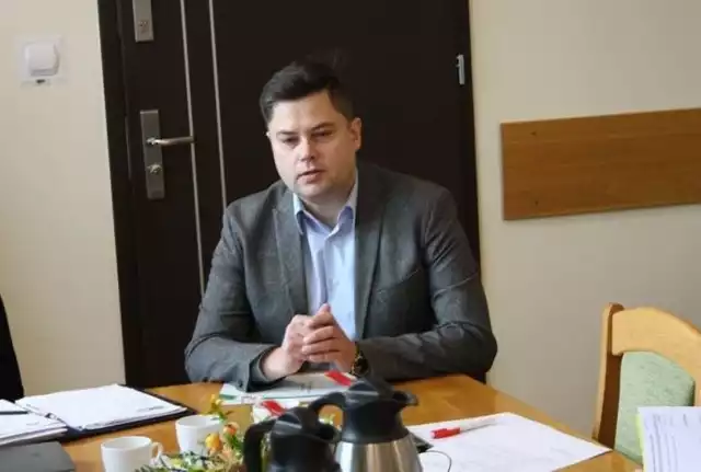 Przemysław Dziubiński, dotychczasowy kierownik w DPS-ie w Kamieniu, został dyrektorem tej placówki na zastępstwo
