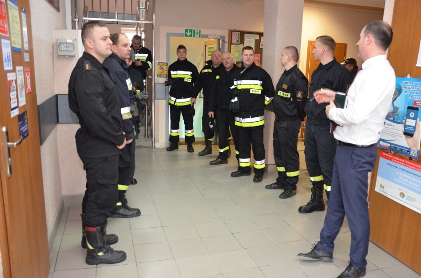 Strażacy w Urzędzie Gminy w Lipniku. Była ewakuacja, na szczęście próbna [ZDJĘCIA]