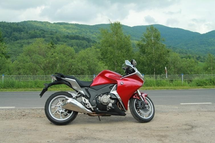 Testujemy: Honda VFR1200F DCT – turystyk przyszłości (foto,...