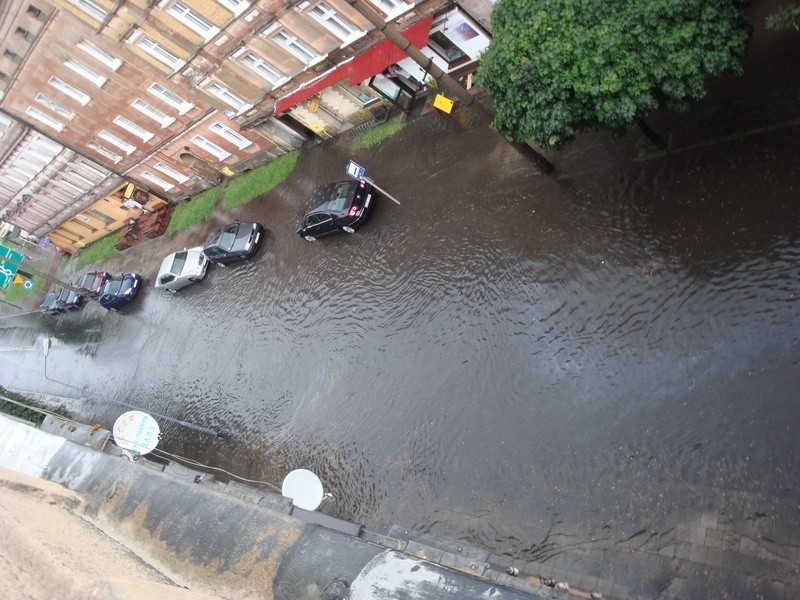 Tak wygląda ul. Dworcowa w Żaganiu po większym deszczu