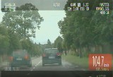Trześcianka. Pojedynek na drodze. Opel kontra volkswagen (wideo)