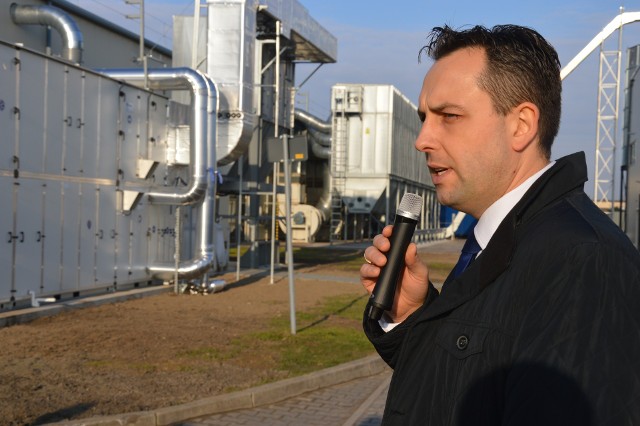 Krystian Żurek, dyrektor fabryki okien i kołnierzy Velux w Namysłowie mówił o zaletach proekologicznej inwestycji.