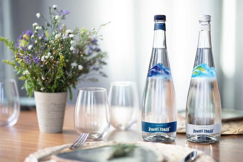 Szklane butelki Żywiec Zdrój inspirowane krajobrazami Żywiecczyzny. Jak się podobają?