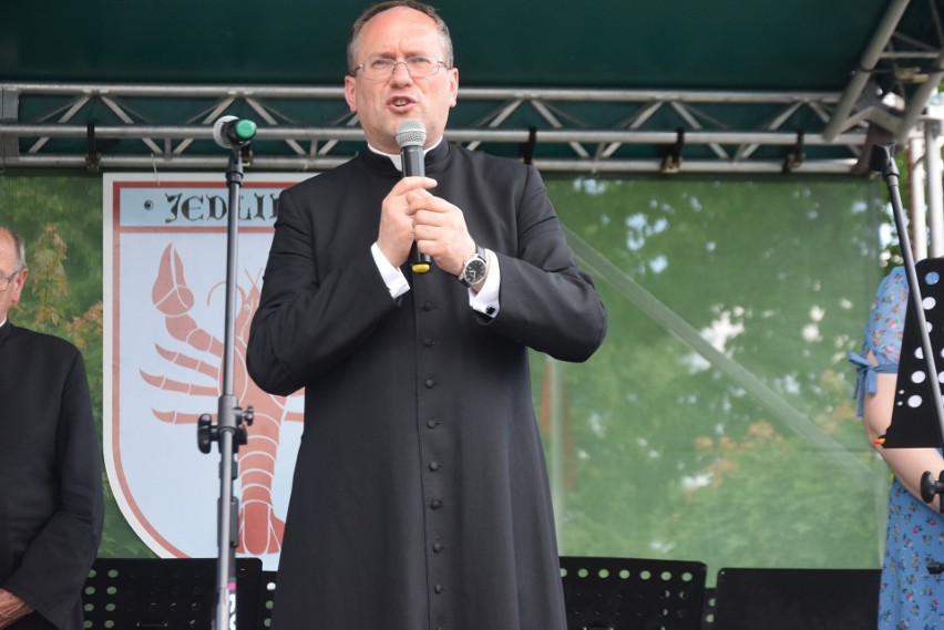 Gmina Jedlińsk upamiętniła biskupa Piotra Gołębiowskiego w 120 rocznicę jego urodzin. Była msza i koncerty orkiestr