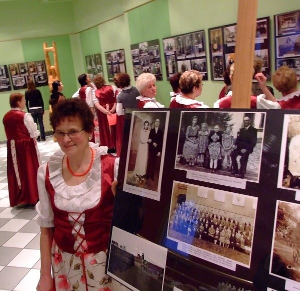 - Wystawę przygotowali mieszkańcy Rozmierzy - mówi jedna z organizatorek Róża Witoń.