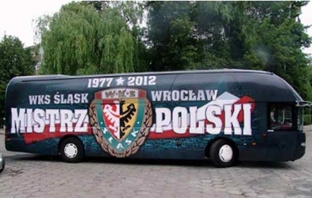 Pechowo przebiegała podróż  piłkarzy Śląska do Wrocławia