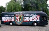 Wypadek drogowy autokaru Śląska Wrocław. Skończyło się szczęśliwie