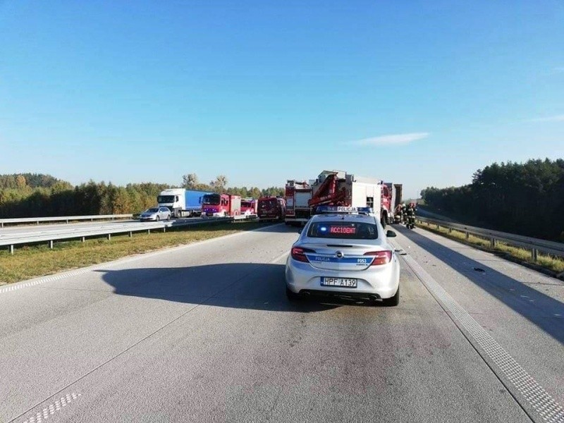 Wypadek na A1 pod Łodzią - ranny kierowca. Objazdy w stronę Gdańska