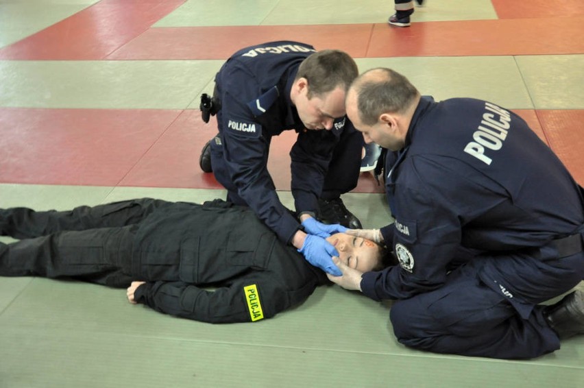 Policjanci z Krakowa najlepiej udzielają pierwszej pomocy [ZDJĘCIA]