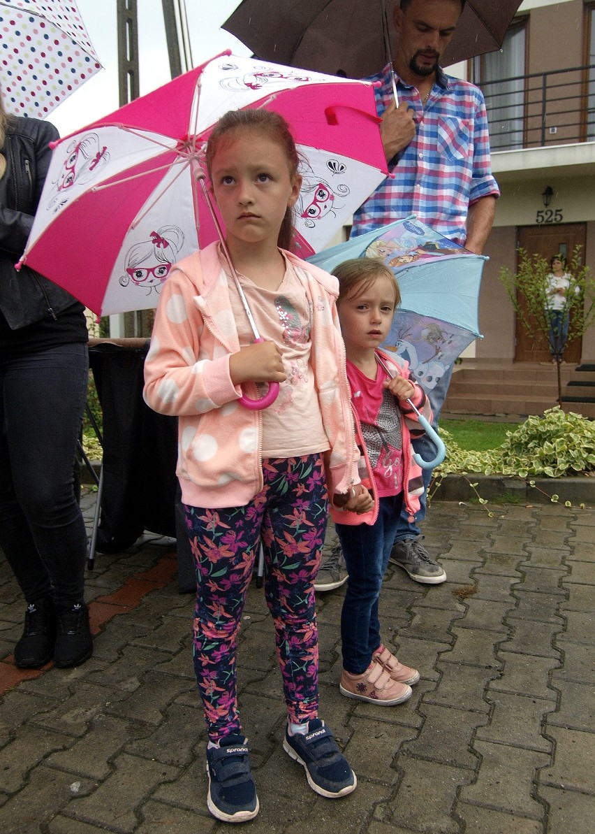 Odkryj Beskid Wyspowy. W niedzielny poranek wspięli się na Szczebel. Bardzo liczną grupę stanowili najmłodsi turyści [ZDJĘCIA]