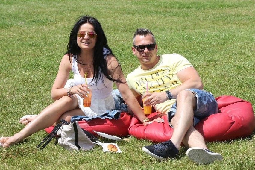 Śniadanie na trawie było jedną z wielu atrakcji pikniku w Podzamczu Chęcińskim
