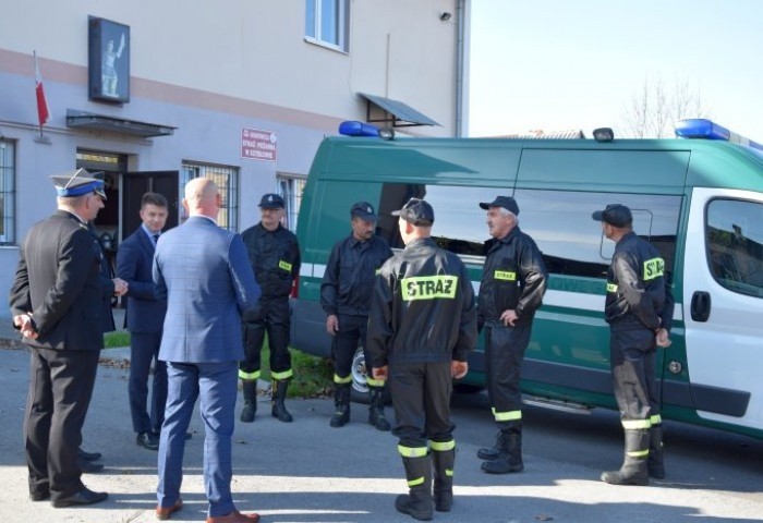 Nowy samochód - fiat ducato dla Ochotniczej Straży Pożarnej w Szydłowie (ZDJĘCIA)