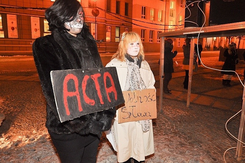 Mimo siarczystego mrozu, na Rynek Kościuszki w Białymstoku...