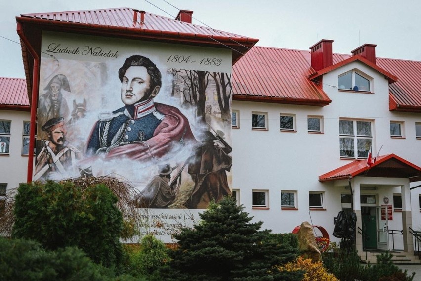 W Stobiernej odsłonięto mural Ludwika Nabielaka [WIDEO]