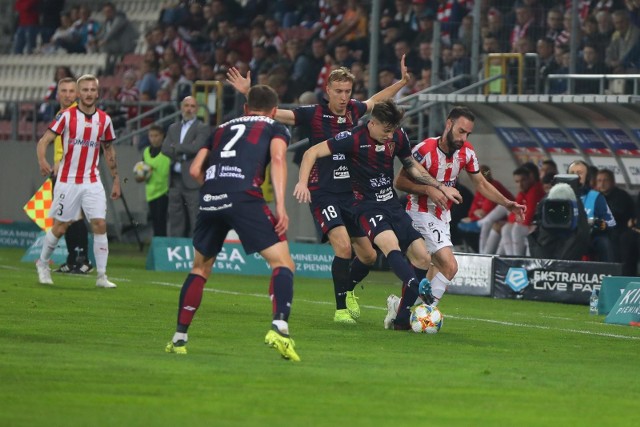 W meczu jesiennym Cracovia  wygrała z Pogonią 2:0