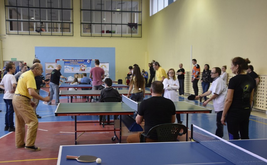 Mikołajkowy turniej tenisa stołowego w Aleksandrowie Kujawskim [zdjęcia]