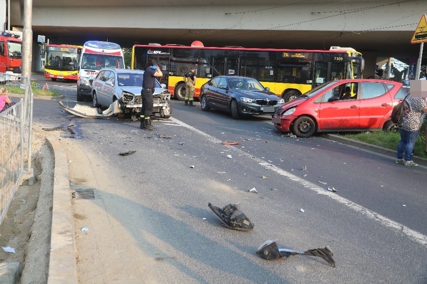 Wypadek dwóch samochodów przy moście Milenijnym (ZDJĘCIA)