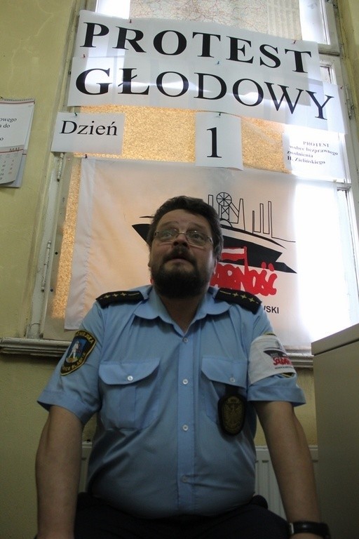 Strajk głodowy straży miejskiej w Siemianowicach. "Walczę o godność" [ZDJĘCIA]